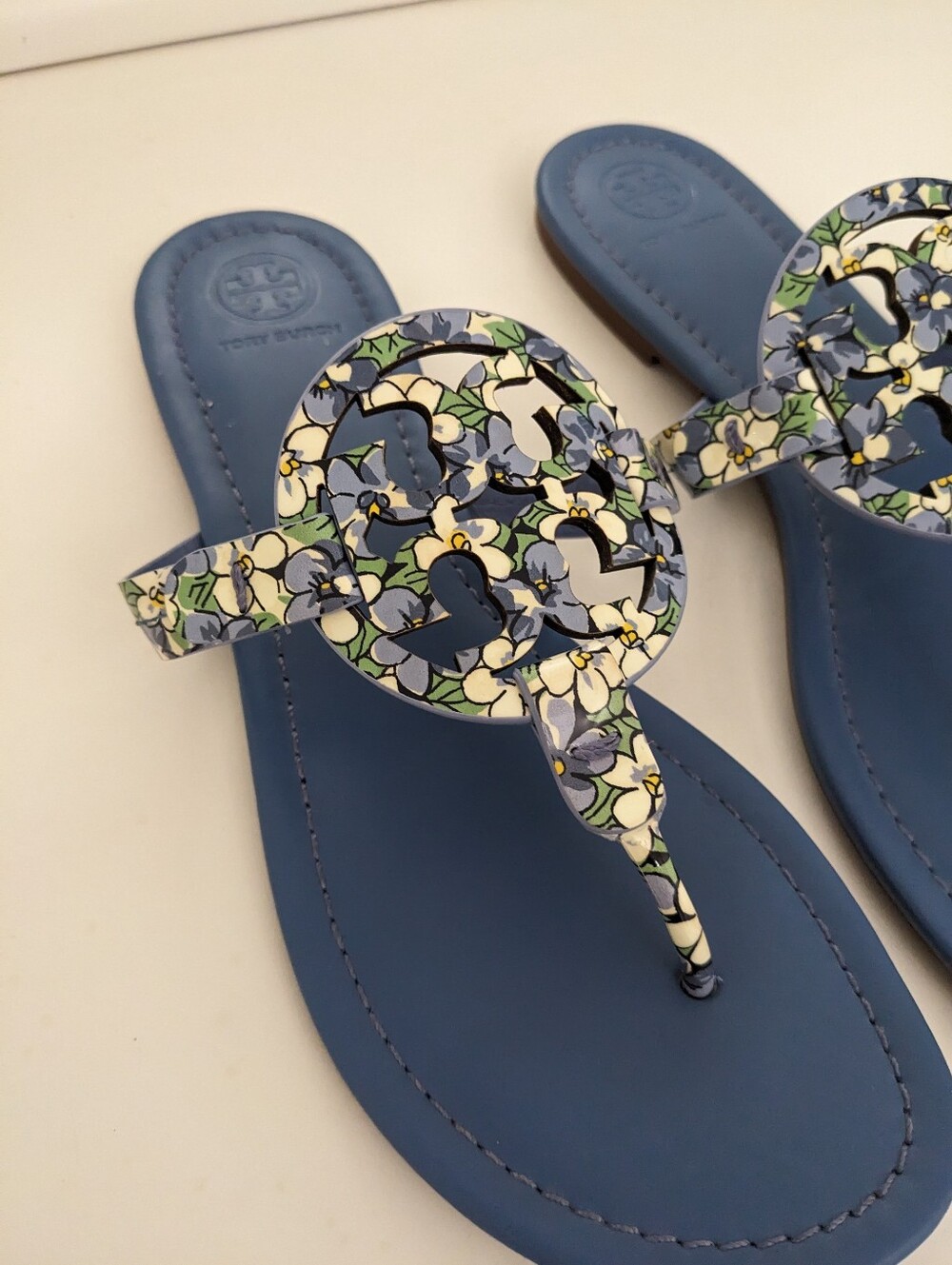 EUC! Tory Burch Miller Sandal Blue Terrace Ditsy Patent Leather Floral Size 9.5 - Picture 3 of 16